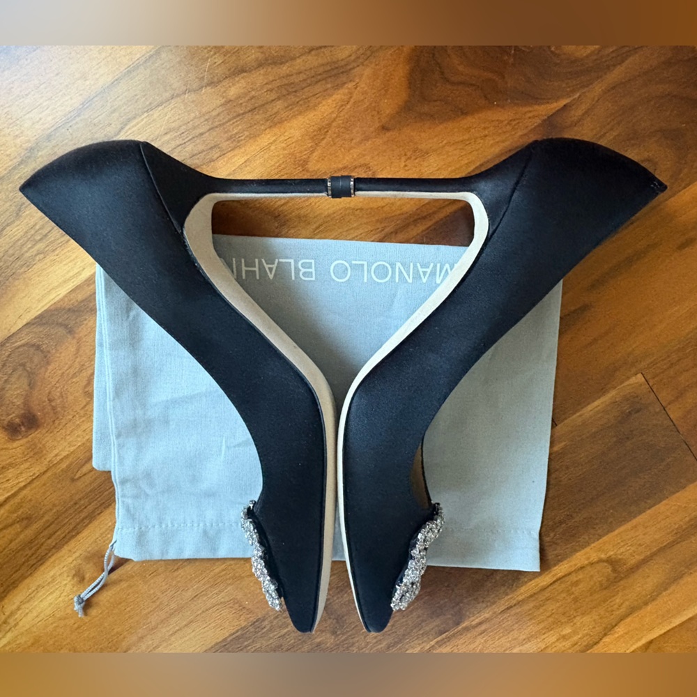 Manolo Blahnik, Black Satin Hangisi Pumps 90, NEW - Picture 8 of 13